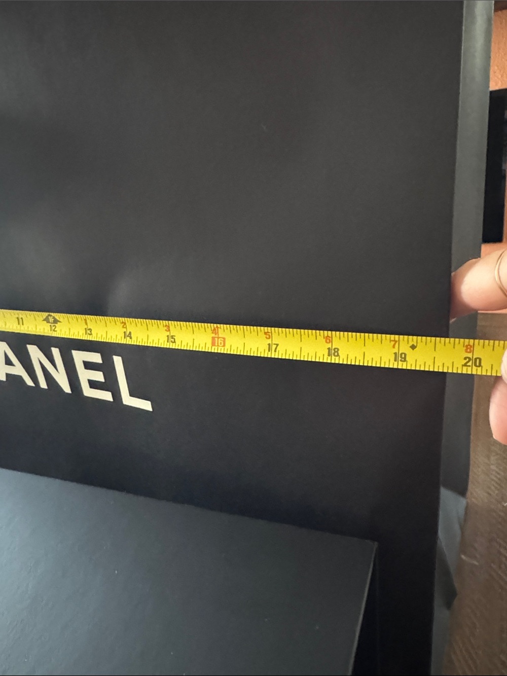 Large CHANEL Black and White Box & Bag Set with 2 Camellia+ receipt holder - Picture 11 of 13